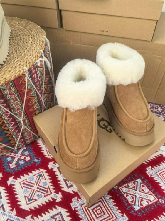 Picture of UGG Shoes _SKUUGGsz35-40NW100519809